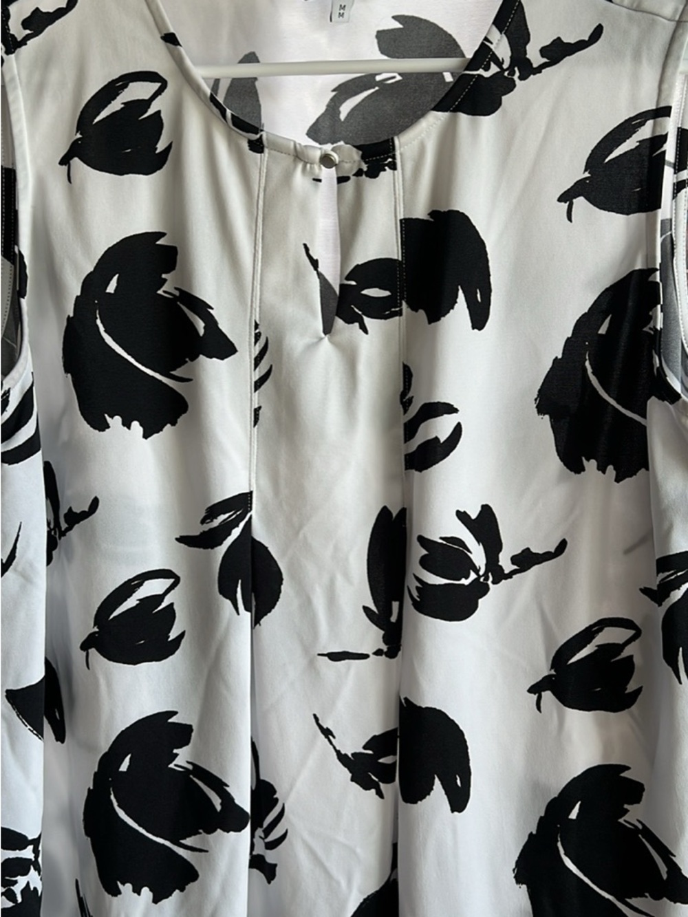 ALFRED SUNG Black and White Floral Sleeveless Top